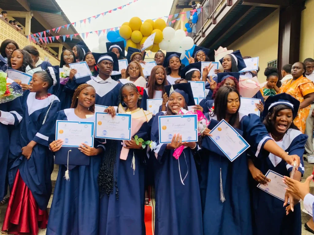 El Colegio E’waiso Ipola despide a la Generación 2025-2026 de 2º de Bachillerato en una emotiva graduación El Colegio E’waiso Ipola despide a la Generación 2025-2026 de 2º de Bachillerato en una emotiva graduación