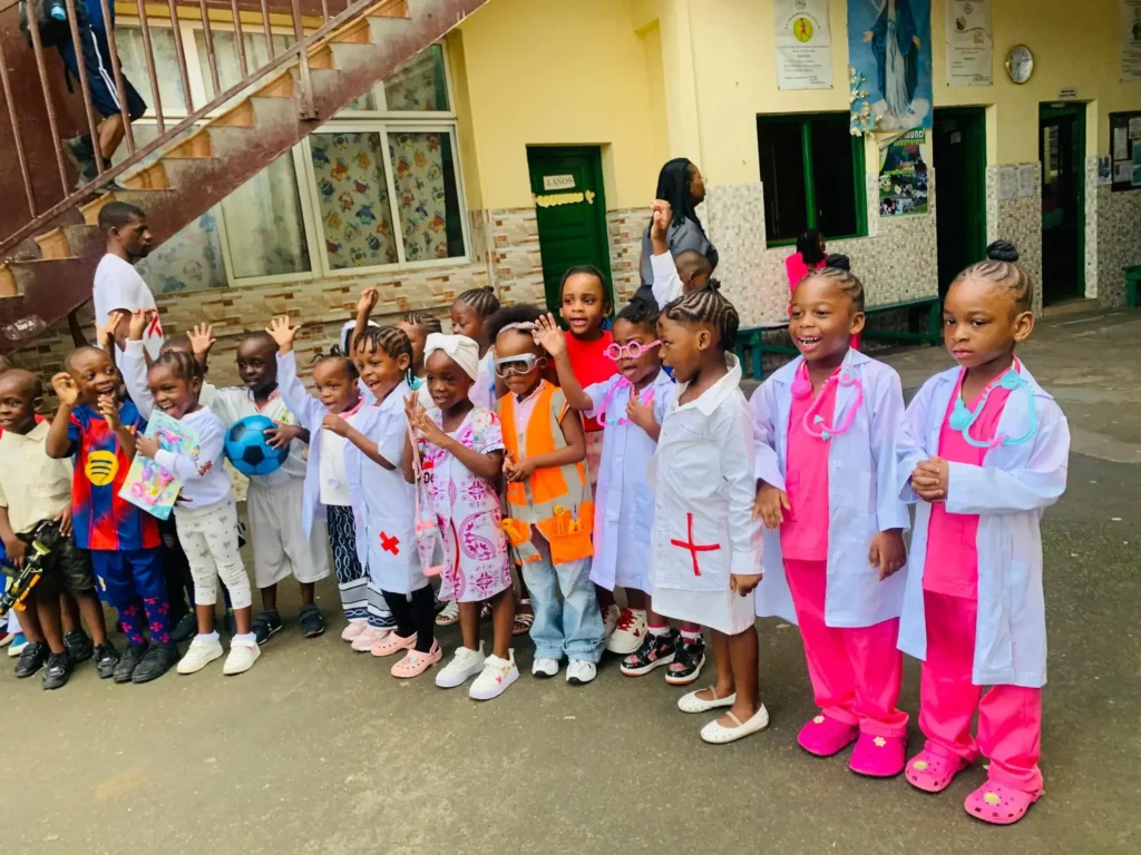 Pequeños soñadores celebran el Día del Trabajo: Un futuro brillante en preescolar 1 Pequeños soñadores celebran el Día del Trabajo: Un futuro brillante en preescolar 1